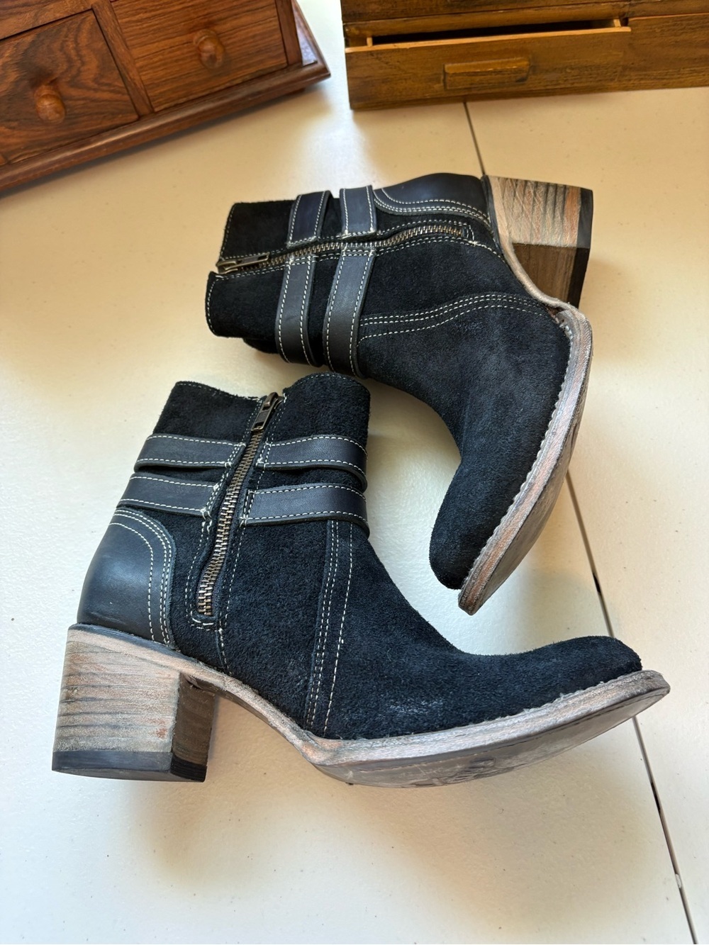 Freebird Shiloh Black Suede Ankle Booties
Size 7 - Picture 7 of 9